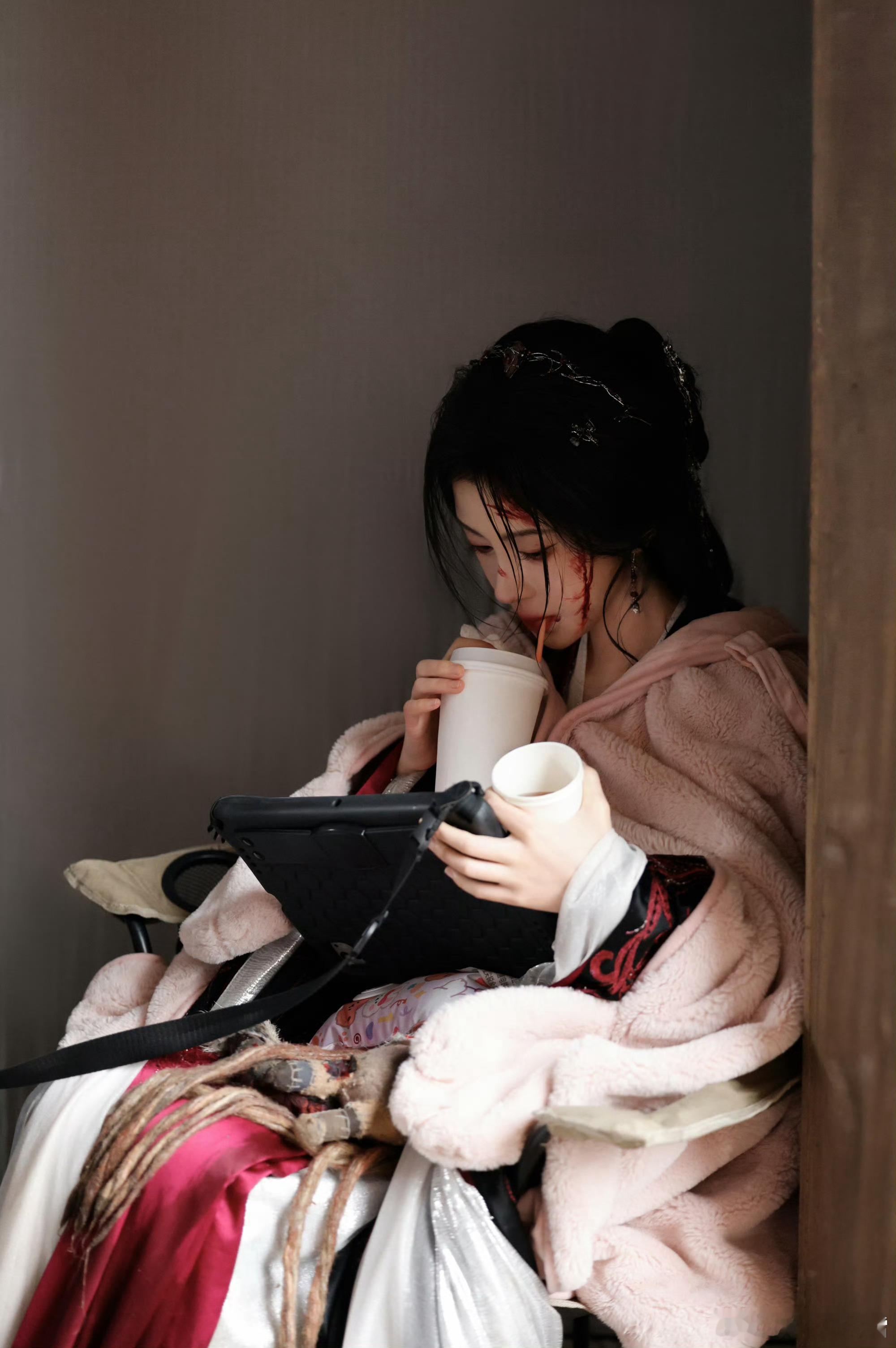 怡丽丝尔品牌亚洲代言人鞠婧祎 jjy鞠婧祎露芜衣 我只是个爱你的笨蛋