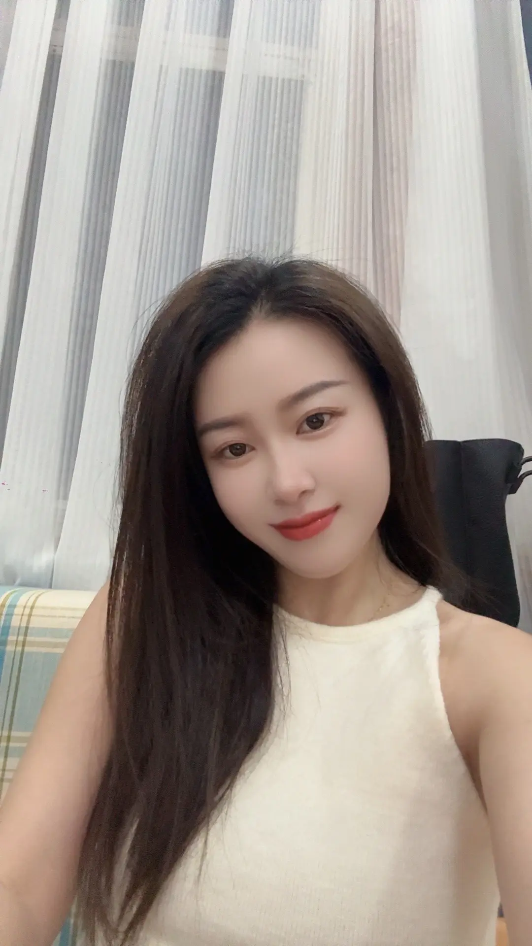 句句不提爱，句句都是爱，初听还是小姑娘，再听已是孩他娘，刀郎老了，我也老了