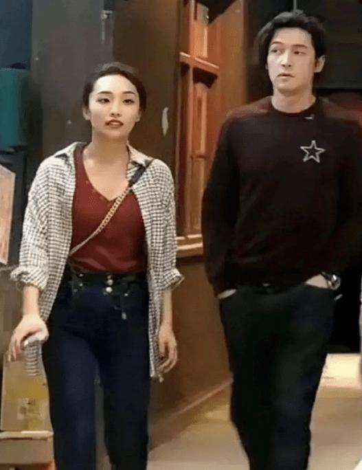 为什么胡歌的老婆得不到人们的认可？

说难听点，大众心态无非是：你都那么大明星了