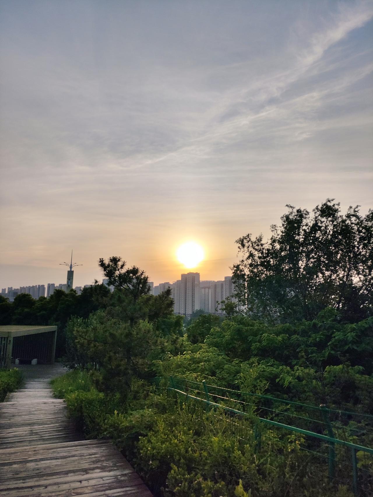 卧牛山看夕阳🌇日落西山顶 夕阳观日落
