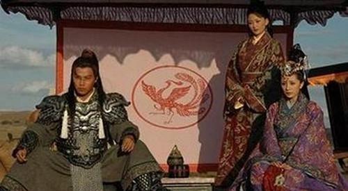 王昭君23岁时，丈夫刚去世，继子就冲进帐篷一把搂住她！王昭君瑟瑟发抖，给了他一巴