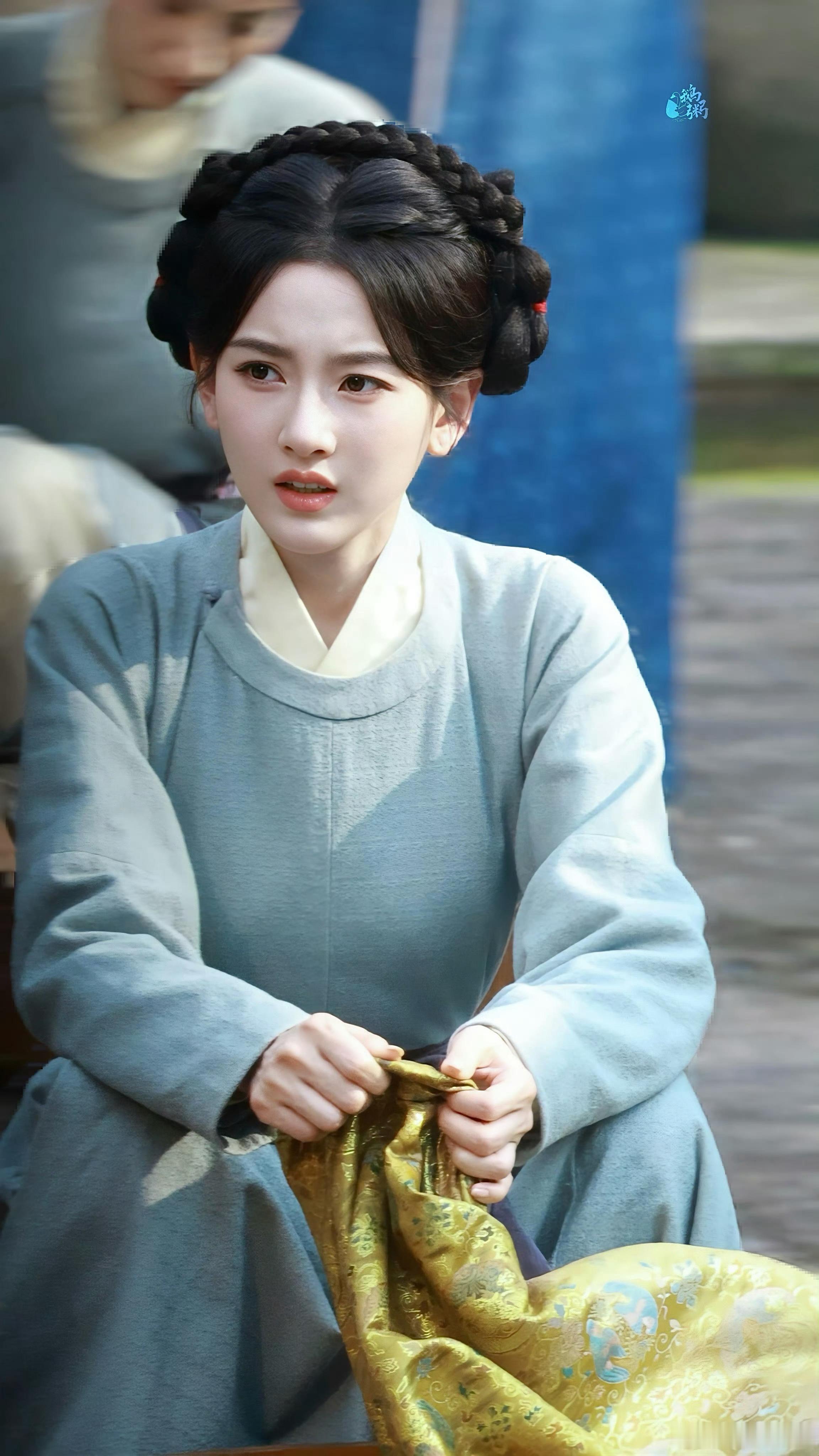 看了好几次宋祖儿司宫令吴蒖蒖的路透，怎么看怎么觉得她的眼睛不仅漂亮眼神还很有故事