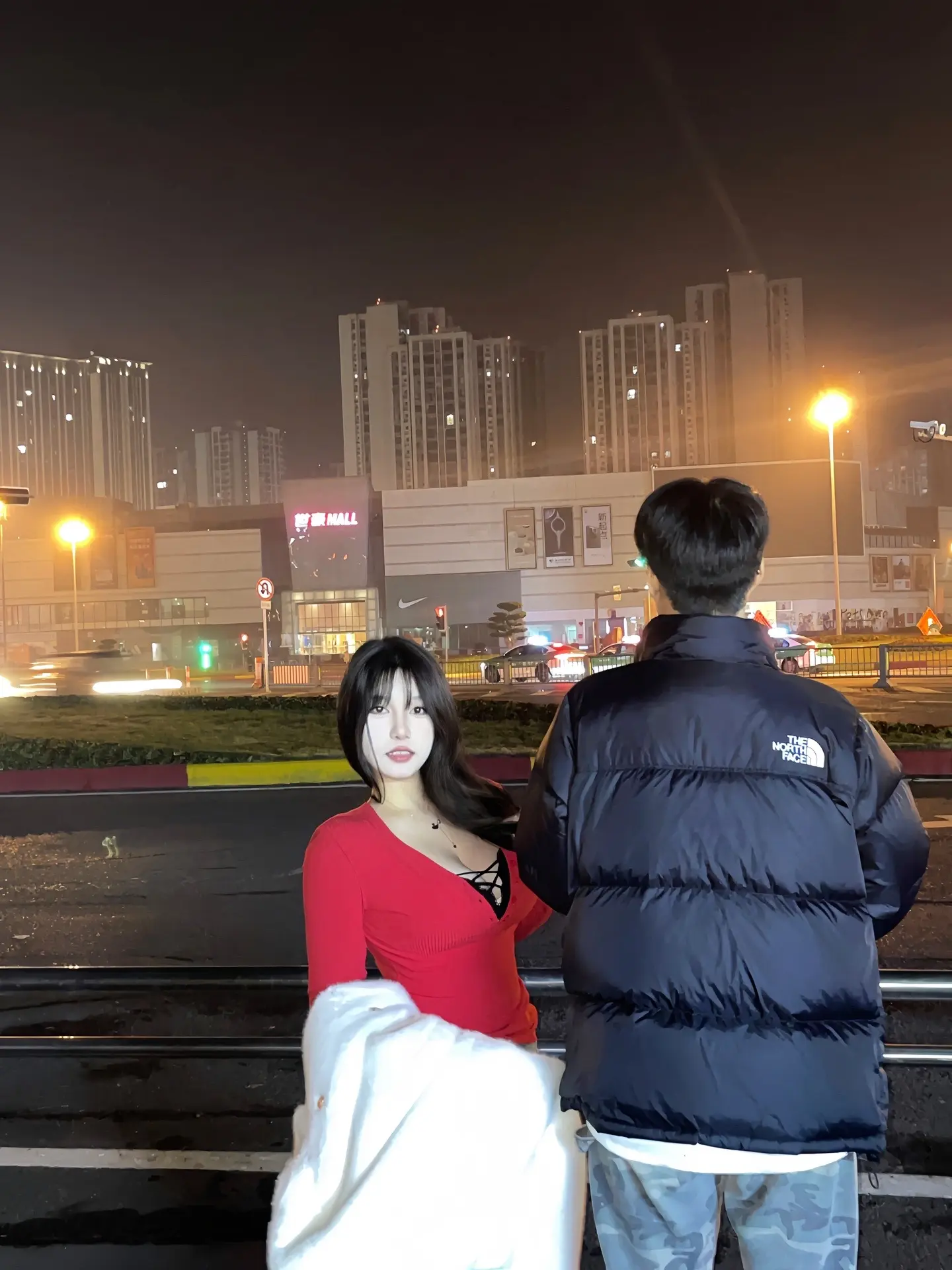 你去找黑丝吧，我脱了牛仔裤还有棉裤！街拍