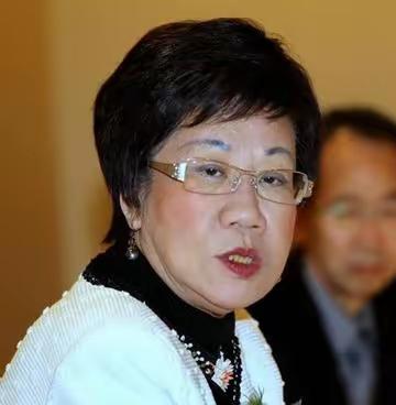 "祖母绿"吕秀莲神情大变，放言"两岸必须认真谈"，赖清德的两岸路线"必须重新研究