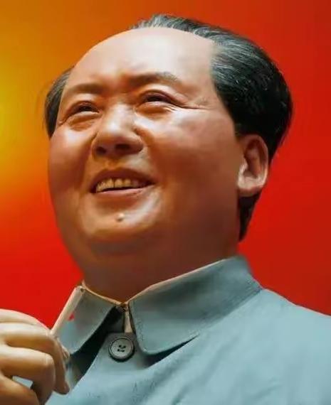 我爷爷当年把自家六百亩地献出去的时候，村里人都笑他犯傻，可他却总挂在嘴边说：“这