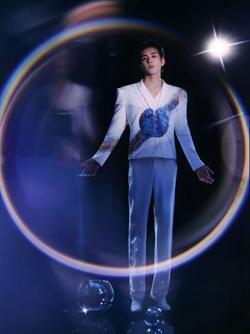 曾舜晞给自己发点工资吧 一个人活成团队！参与跨年造型、春晚视觉、推广曲策划等创意