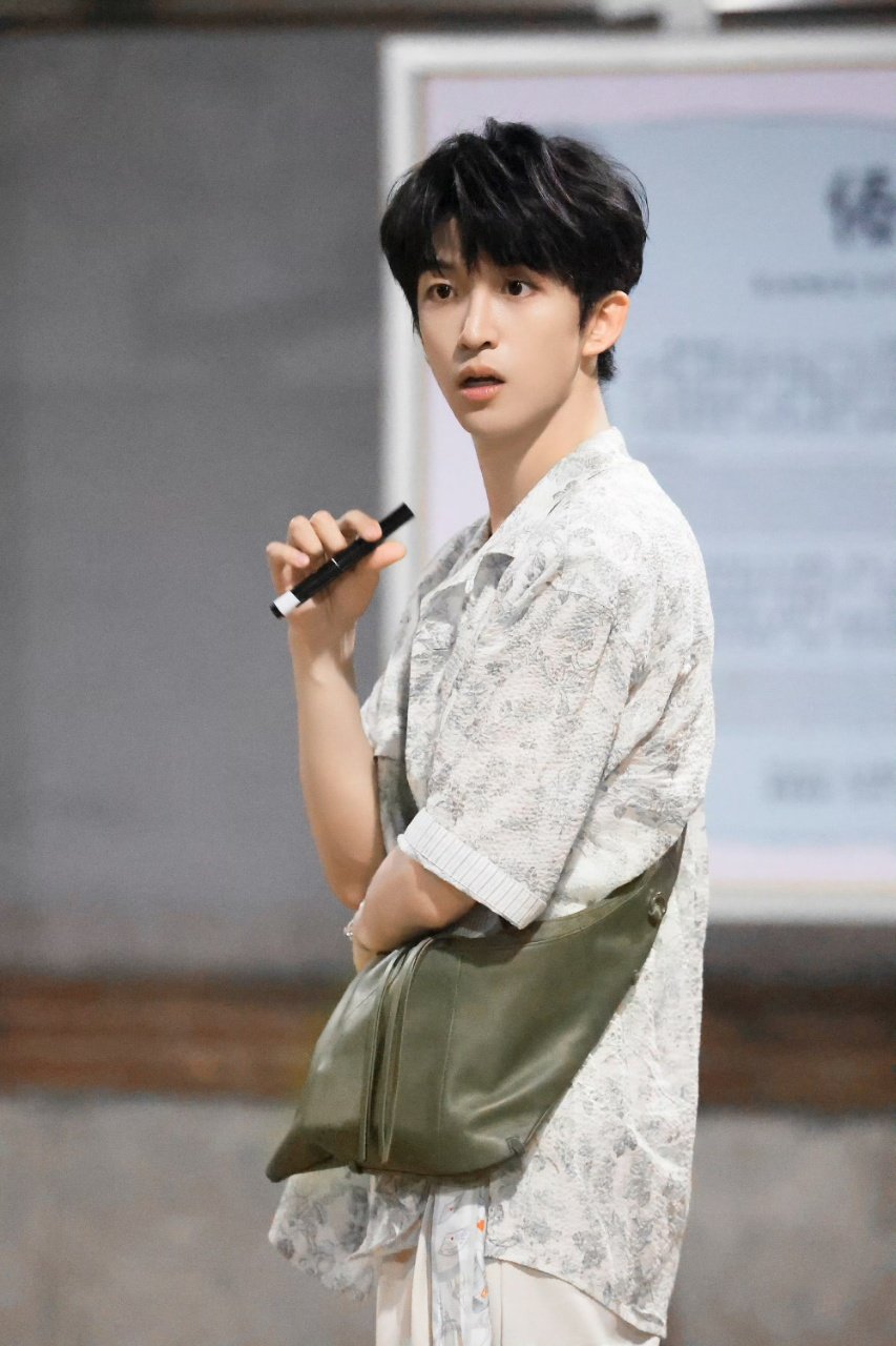黄子弘凡大馋小子来的忙忙碌碌寻宝藏 完全被黄子弘凡的吃货本能圈死！维嘉刚说出菜单