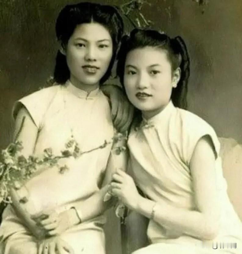 1936年火车上，日籍乘务员殴打中国老人，2名女教师掏出匕首背后猛刺，结局让人泪