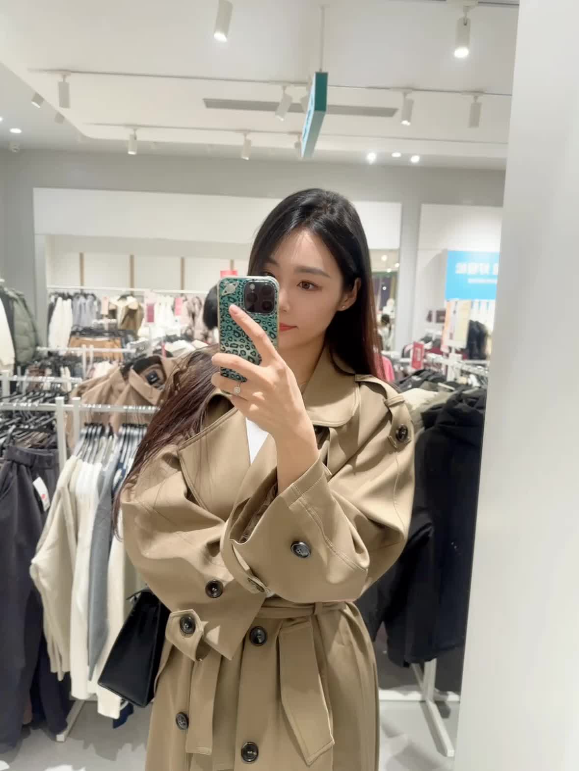 喜欢你 不是很正常吗人美正经还搞笑能御姐 能性感能甜美 还有上进心谁能...