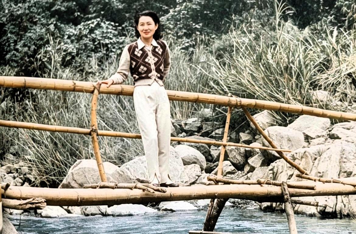 1955年大病初愈的赵一荻留下了这张留念照片，这段时间她身体接连抱恙。此前她刚做