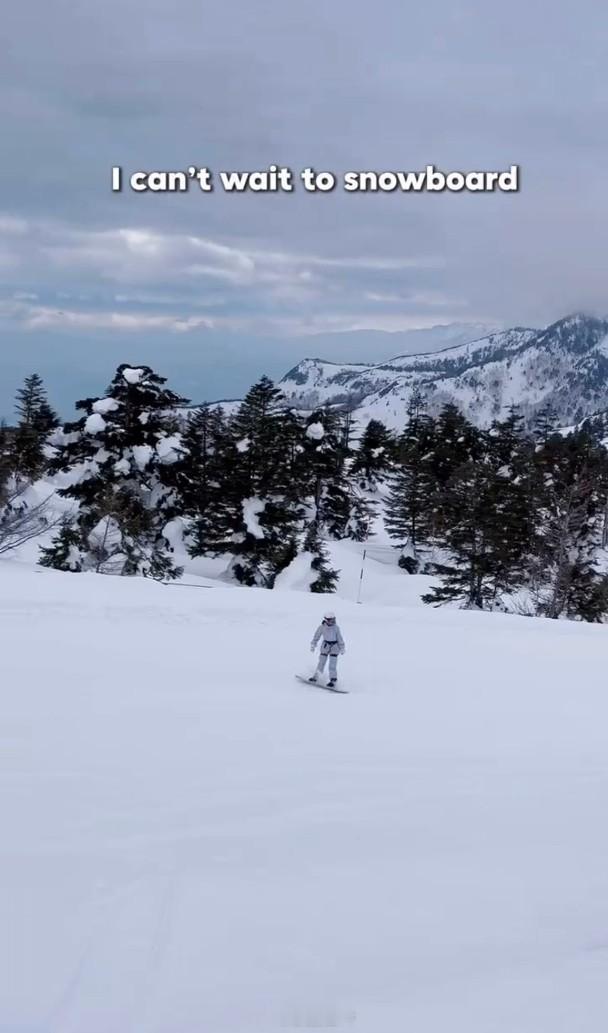 【On.cc】郭柏妍首次滑雪　跌到喊我見猶憐無綫小花郭柏妍（Rosita）最近首