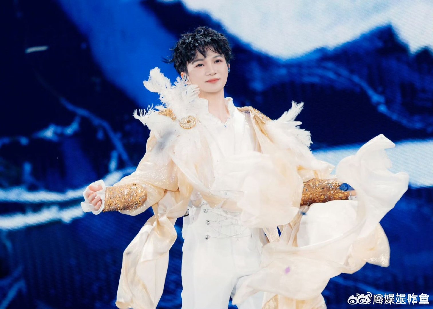 和周深一起奔赴环球超无限 环球度假区五周年排面十足，邀请周深献唱主题曲，还安排巡