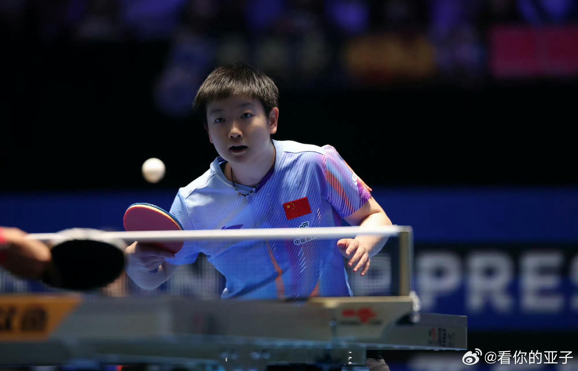 孙颖莎看起来很萌实际也很萌萌萌仔孙颖莎真的很可爱，好像捏捏她的脸