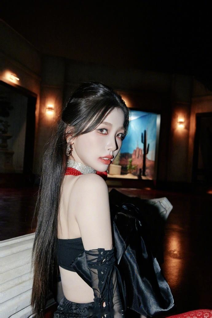 虞书欣spicyhoney拍摄花絮  虞书欣蝴蝶结抹胸上衣  这组虞书欣spic