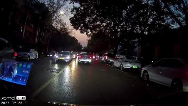 下班回家路上遇到的小剐蹭，索性双方没有大碍，但是有一方跑路了，那跑路的一方按照交通法应该认定全责吧？