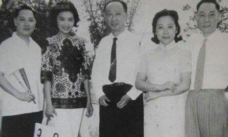 1962年，马连良、张君秋、裘盛戎、赵燕侠等京剧名角到香港、澳门演出，受到当地观