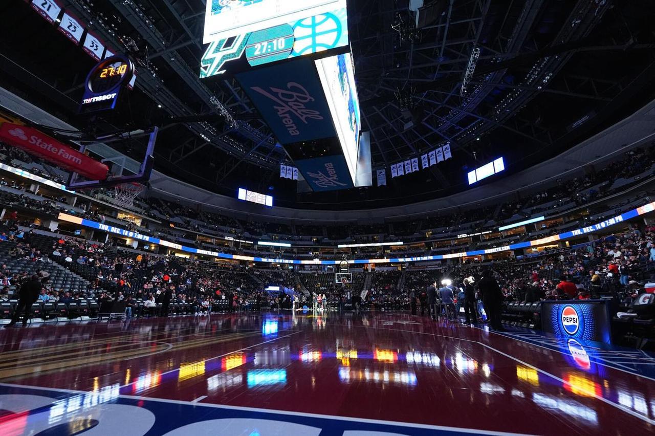 《纽约客》最新分析指出，现代体育场馆的运营模式正在发生根本性变化——豪华座位正在