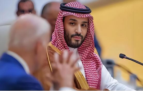 沙特正式向美军开放法赫德空军基地！很多人以为利雅得只是想找个保镖保命。错了！真相