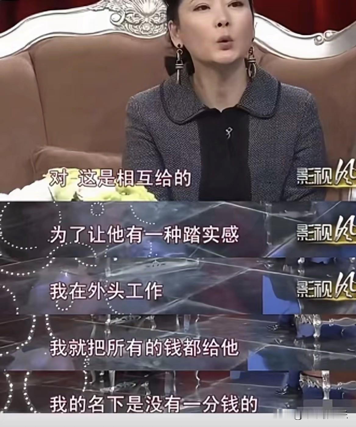 何赛飞：女主外、男主内的婚姻也是幸福的。

总有人说何赛飞的老公杨楠是吃软饭的，