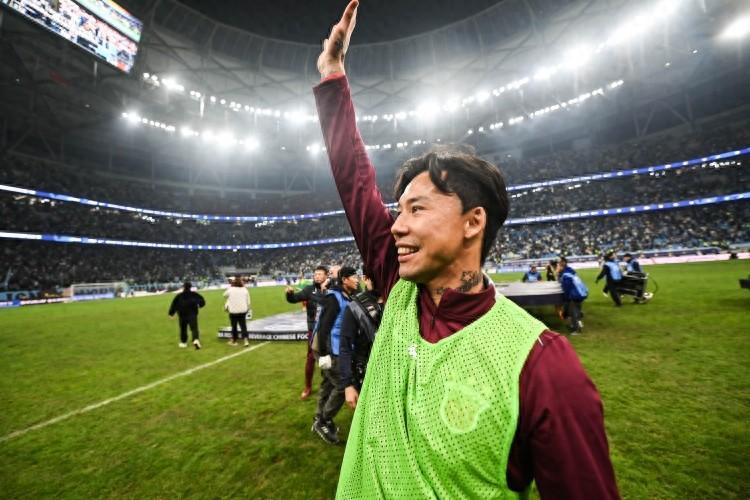 张琳芃在海港对阵武汉三镇比赛中，达成中国顶级联赛300场里程碑

 
 8月18