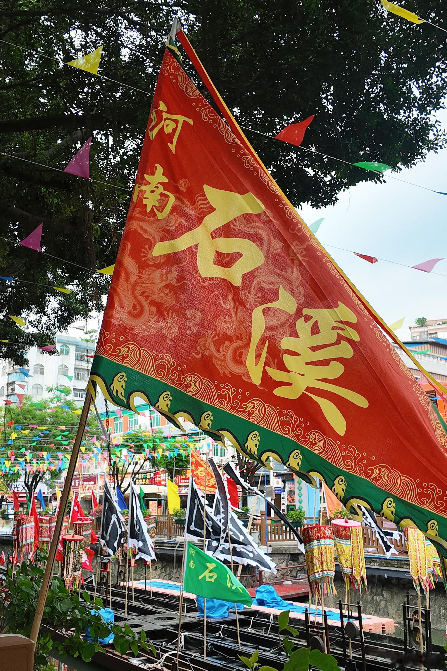 讲好广州故事我的旅行日记 路过工业大道南，邂逅久违的“石溪村”。沿着牌坊走进石溪