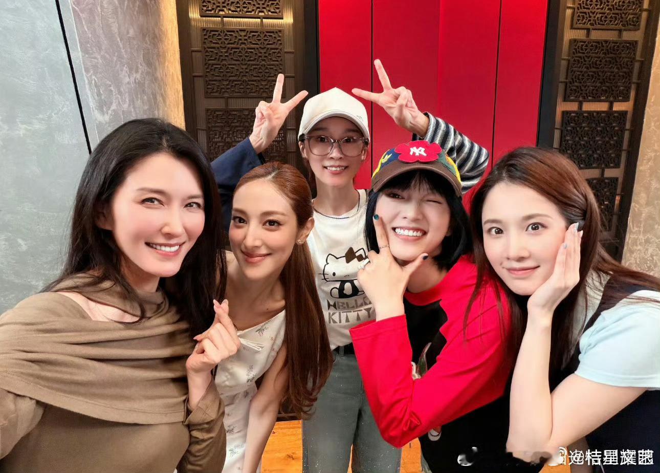 陈瑶黄灿灿一起上我家那闺女我家那闺女陈瑶、黄灿灿携手加盟《我家那闺女2026》！