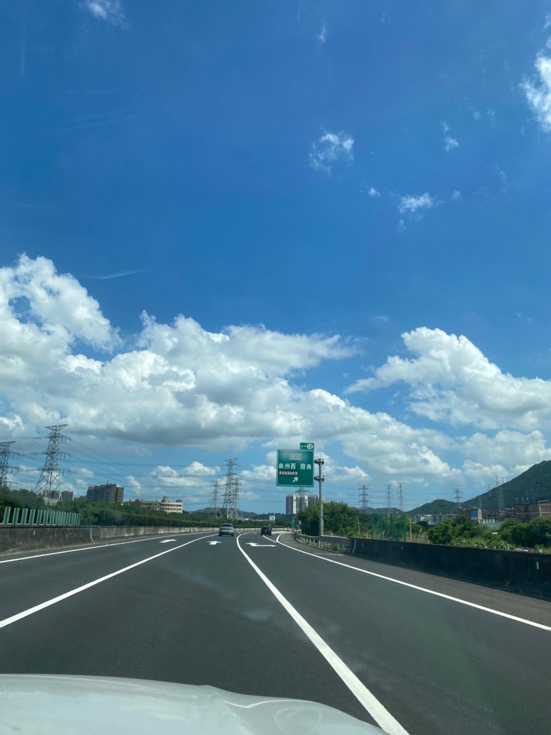 今天的天气真的很不错，云朵很漂亮。 ​​​