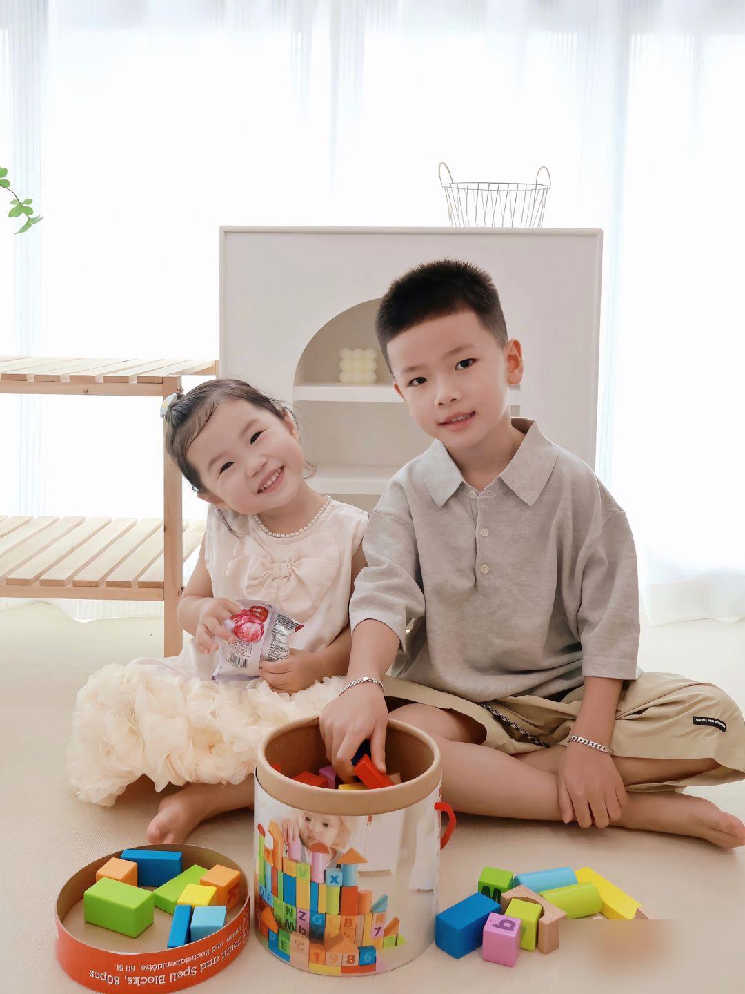 满天星辰不及你们的微笑😊

左一个右一个

的路们慢慢～

#兄妹常#二胎##