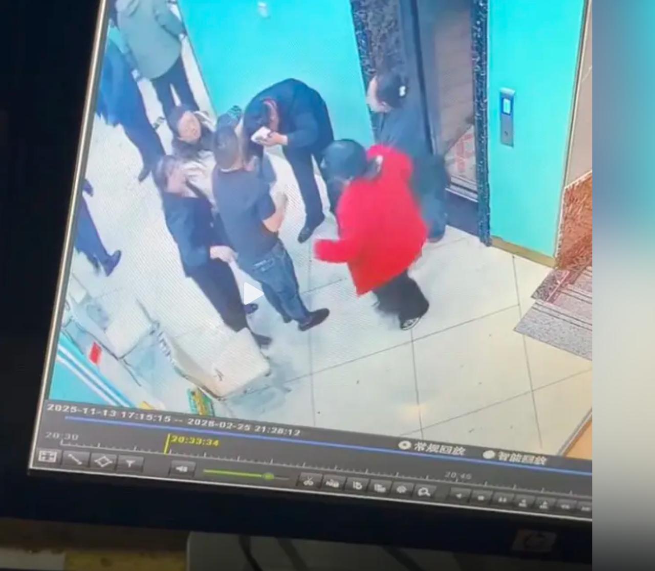 结婚现场，女方父亲被舅舅耍酒疯爆头，送医缝了12针，至今舅舅一家没有一句道歉，甚