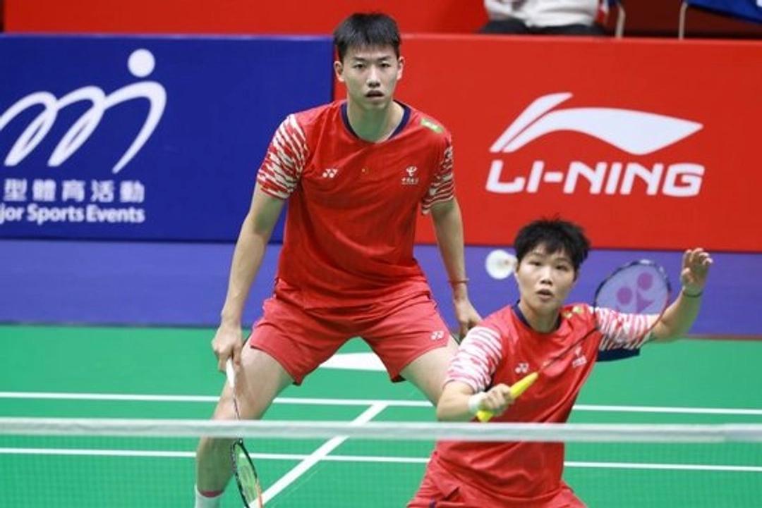 4月10日宁波亚锦赛混双1/4决赛，冯彦哲/黄东萍2-0（21-10、21-18