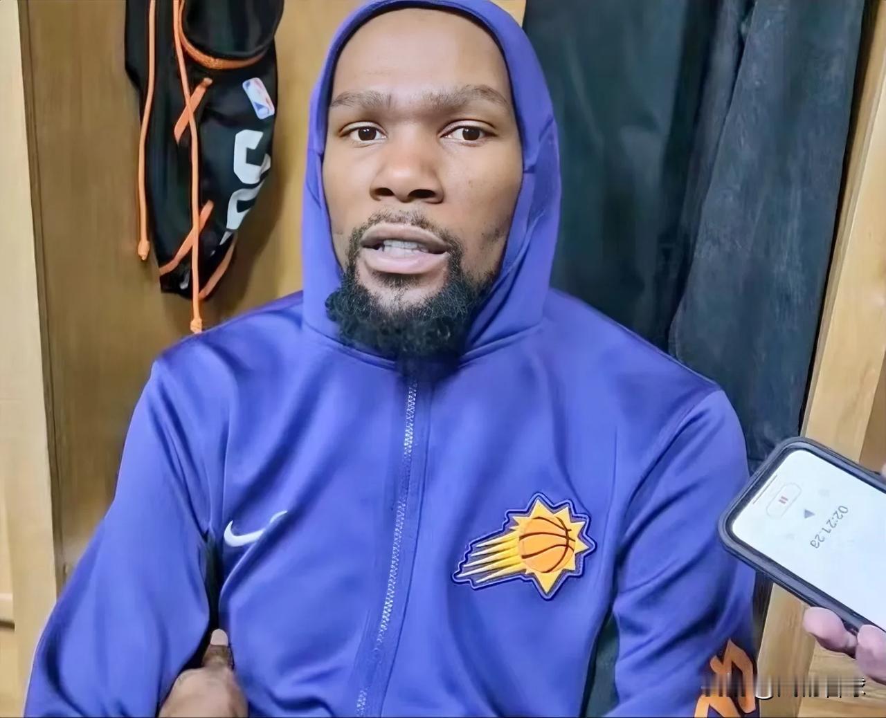 杜兰特谈生涯至今搭档过控卫实力排名！
第一：威少
个人主要荣誉：1次MVP+2次