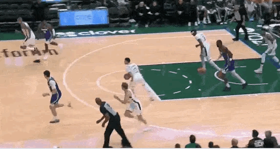 布朗尼最近有点吹过了，在场上真的不像个职业球员😂