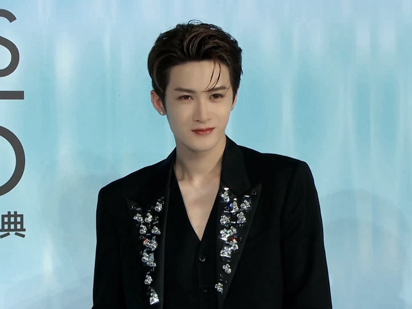 檀健次湿发大背头ELLE红毯造型来啦！这也太帅了吧！[不愧是你]ELLE红毯 ​