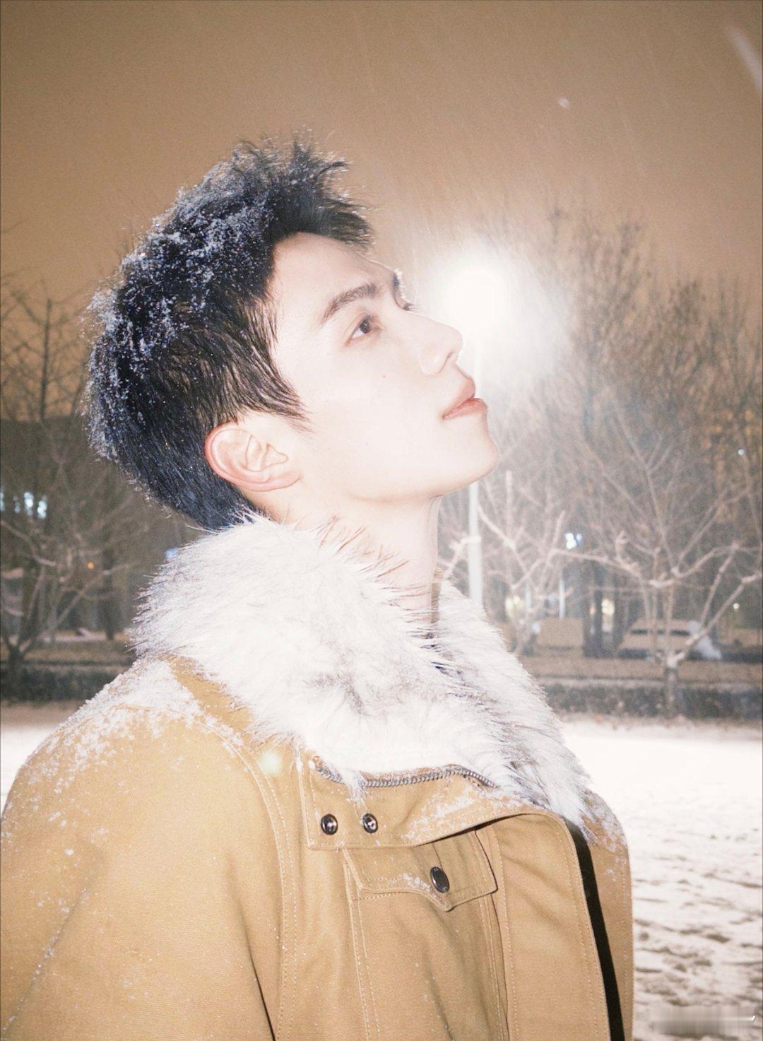 罗一舟大生意人 🚢罗一舟李钦 晚安一舟✨ 你眼里的光亮，胜过我见过爱过的一切山