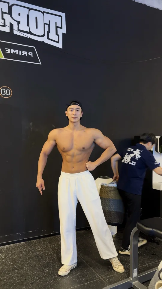 185cm 86.5kg