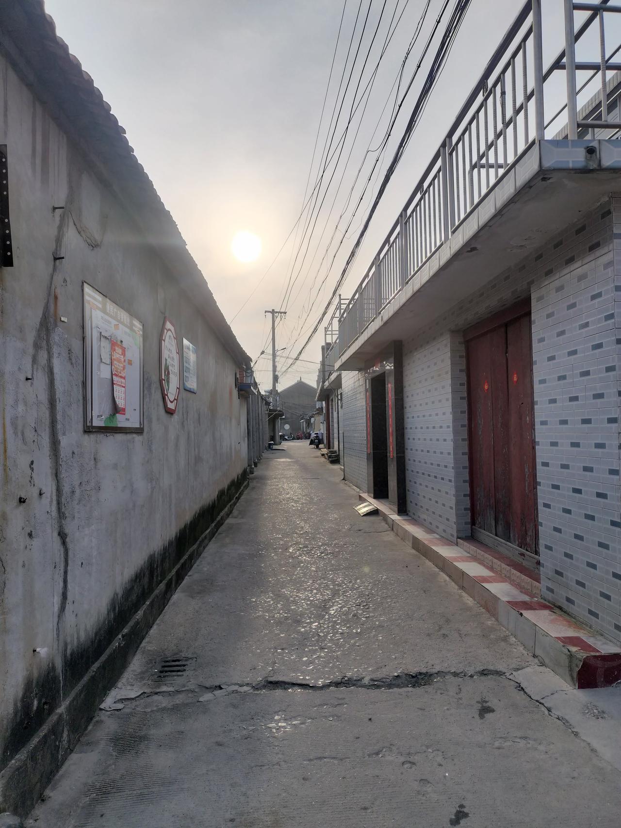 宝应隶属江淮官话洪巢片，本地方言生动又有趣，单单一个“吃”，就衍生出五花八门的说