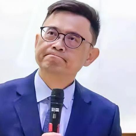 一位常年在海外从事医疗工作的台湾医生感慨：在危难时刻，才会真正感悟到，拿“中华民