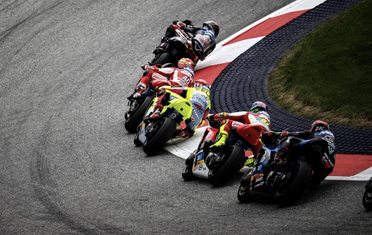 WSBK 法国站厂队技术备战：杜卡迪、雅马哈、宝马各自押注什么调校方案。
即将打