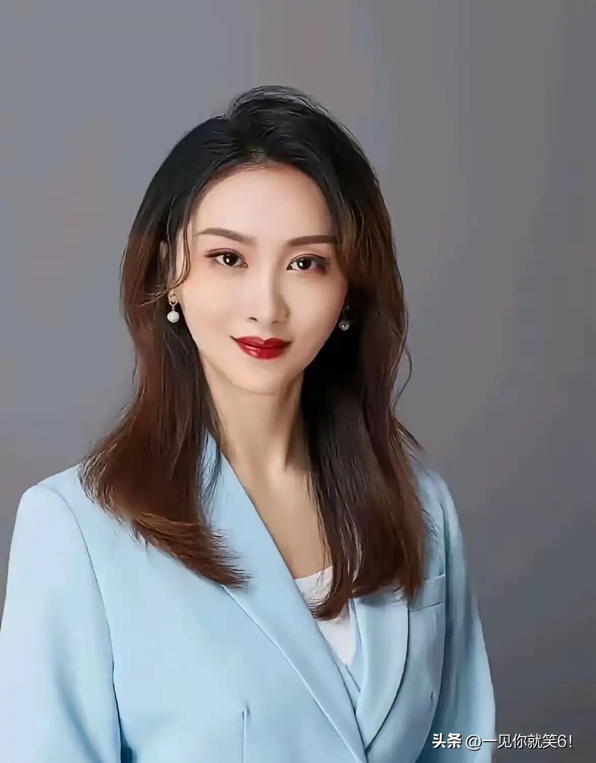 拔出萝卜带出了泥？裴教授被解聘还没两天，她的丈夫也被推上了热搜。

裴教授的丈夫