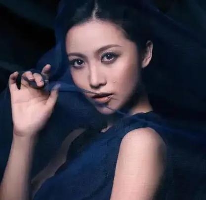 2011 年，姚贝娜找到北大人民医院乳腺中心主任曹迎明，曹医生看到报告后建议立即