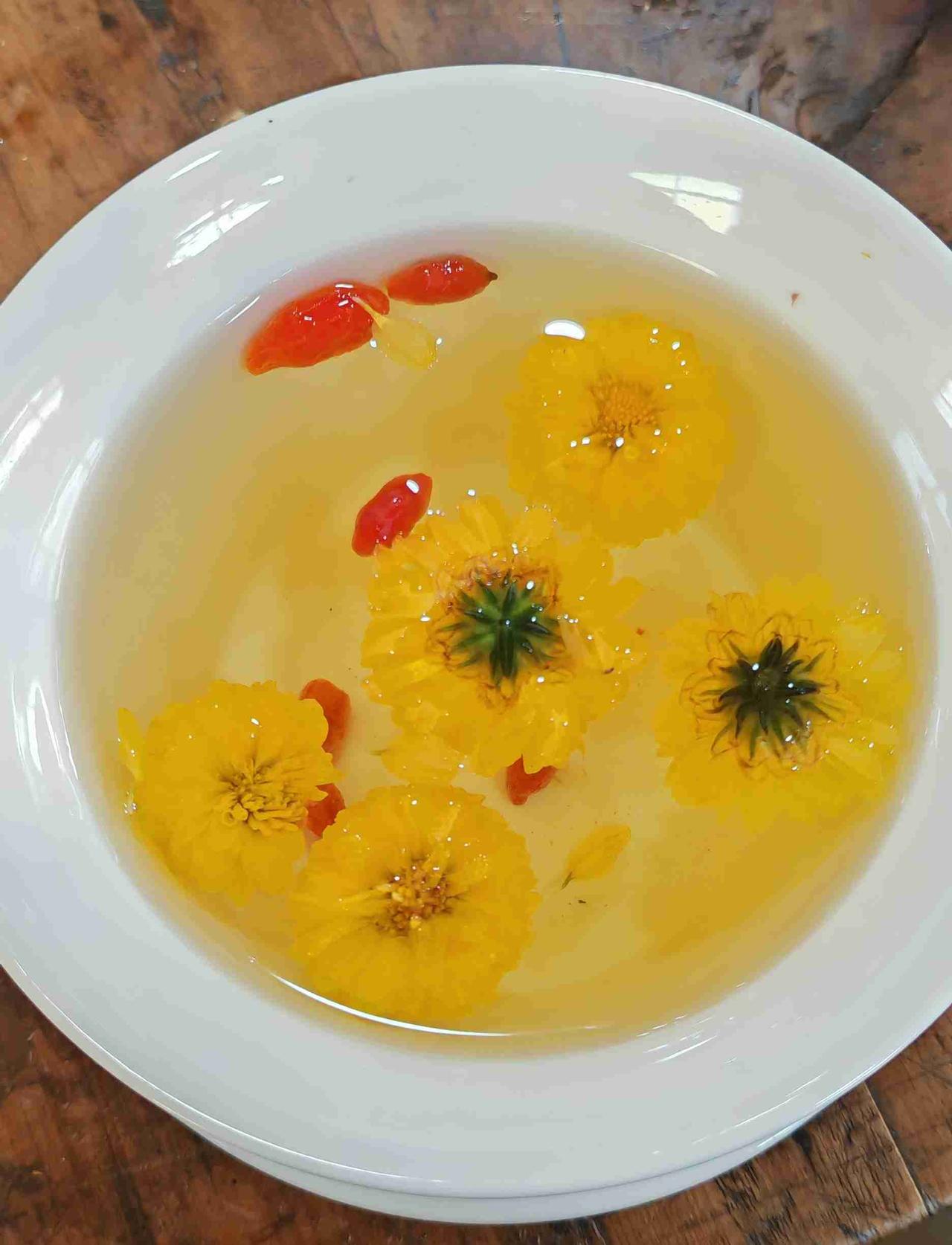 菊香四溢，清新爽口，喝一杯菊花茶，享受一份宁静的美好。

带定位晒今日生活
我的