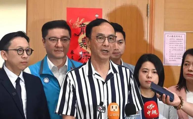 朱立伦回应民进档批蓝营到大陆卖台论，朱立伦说国民档不会为了一党之私，更不会为了政