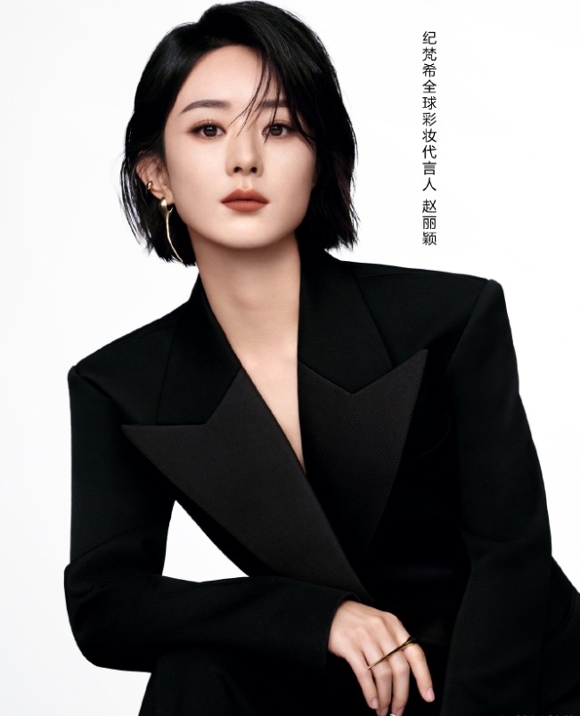 赵丽颖挑选代言极为审慎，每次合作均能为品牌带来增值效应。纪梵希的广告语“以优雅之