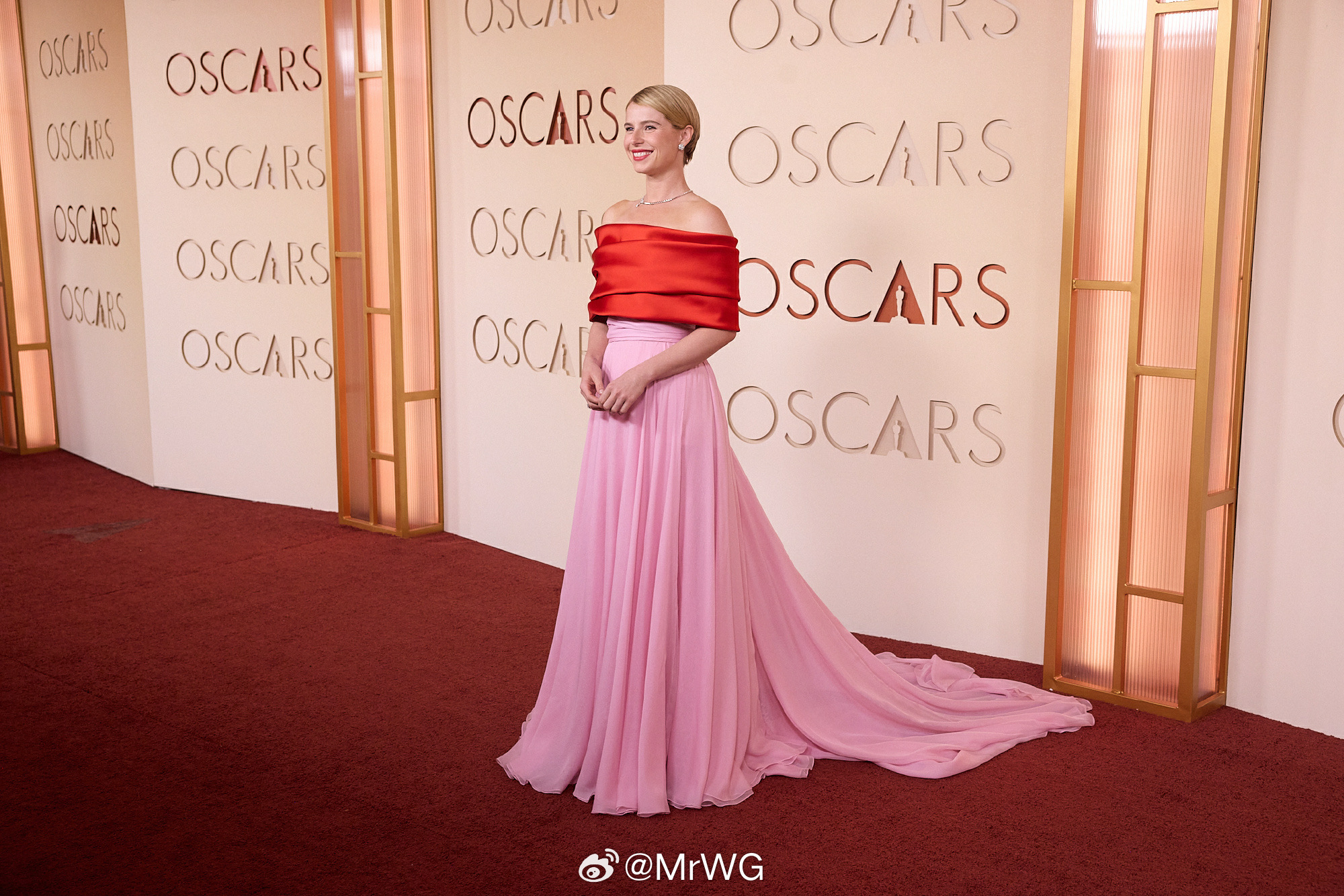 奥斯卡红毯好鲜美的行走的草莓🍓女神——今年奥斯卡影后第一大热门、【哈姆奈特】之