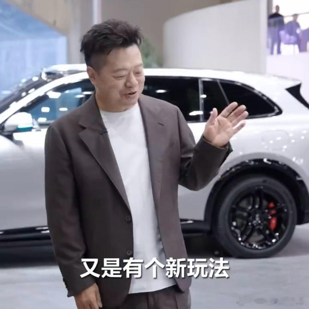 马东北京车展收到余承东送的见面礼余承东送马东小熊见面礼 北京车展高能温情时刻来袭