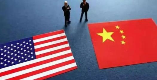 眼下，全世界都在看中美谁先撑不住。现在是中国有货卖不出，急着赚钱，美国是有钱买不