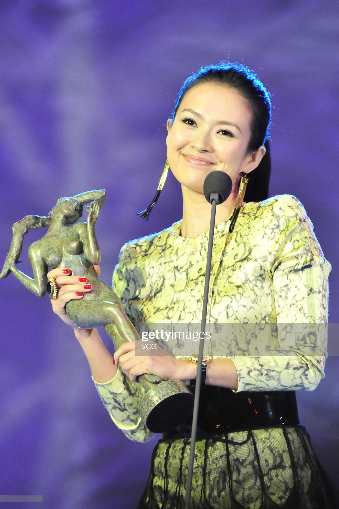 国际章[超话]  2012年，第四届中国电影导演协会表彰大会，凭借《最爱》获得“