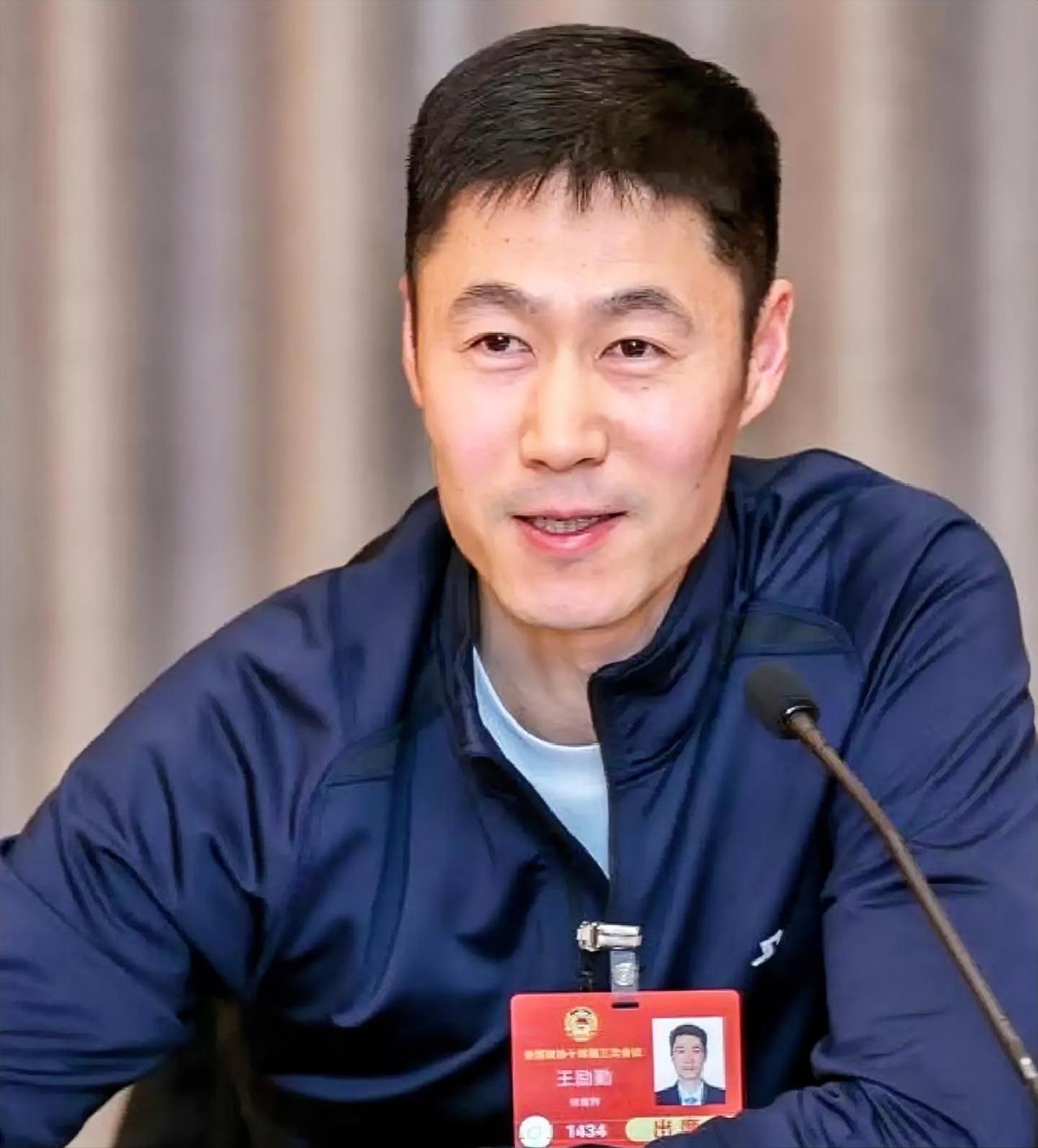 面对专访，王励勤表示正在与樊振东沟通！

对于樊振东回归的问题，王励勤面对采访，