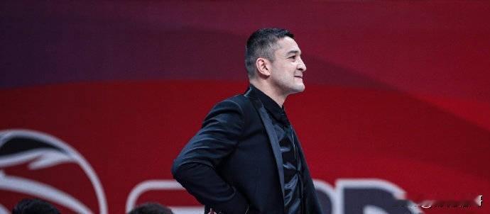 北京时间10月29日晚上七点半，CBA常规赛第八轮上演一场龙争虎斗，6胜1负高居