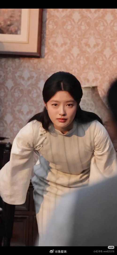 她的脸怎么越来越方了…… 